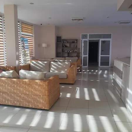 Blue Summer - уют, близо до морето アパート ブルガス