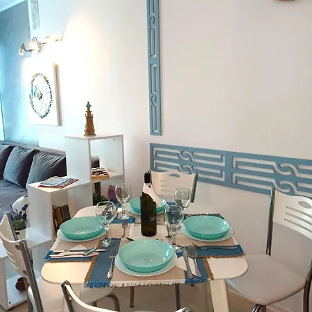 Blue Summer - уют, близо до морето アパート *